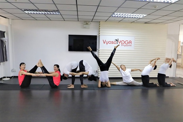 Yoga Movement Practice Poses Singapore Instructor Classes 新加坡瑜伽学校专业老师教练培训课程  - 10 Easy Yoga Poses to Undo the Damage Caused by Desk Job Even if it is  your first day, all you have to